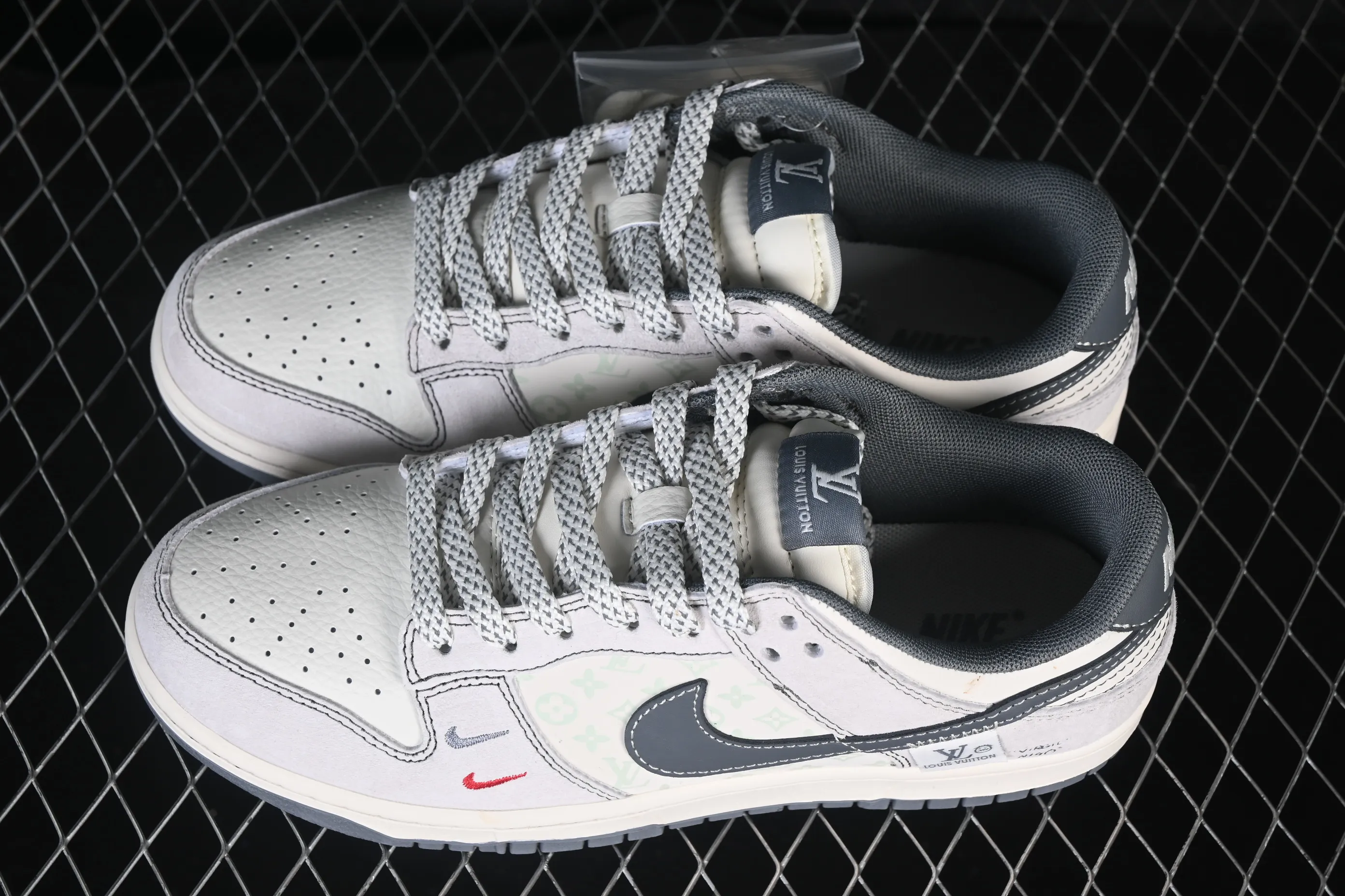 All categories Nk SB Dunk Series Nk SB Dunk Low High-end customized low-top sneakers Nike SB Dunk Low LV joint model High-end customized low-top casual sneakers YX5066-391